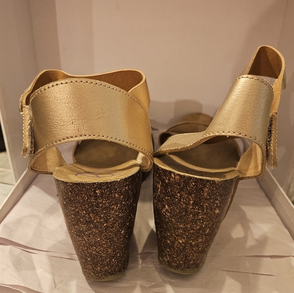 Blowfish malibu gold wedges womens sz 9.5 comfortable - Picture 3 of 4